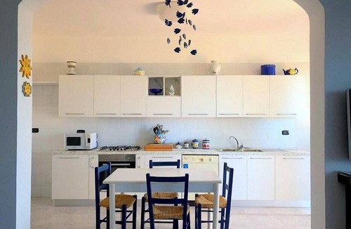 Forio Villa | Villa Alisea: A splendid two-story villa located on a hillside, facing the sea, with Free WI-FI.