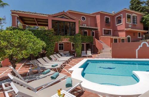Benahavis Villa | Villa Altavera | Nueva Andalucía | 12 Bedrooms | Private Pool | Paddle Court