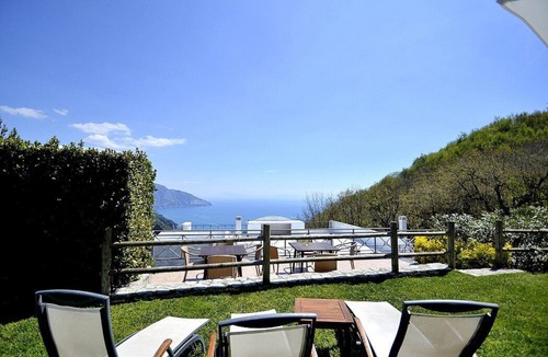 Colli di Fontanelle Villa | Villa Berenice Grande: A charming three-story villa with a view of the seascape and both the Sorrento and Amalfi Coasts, with Free WI-FI.