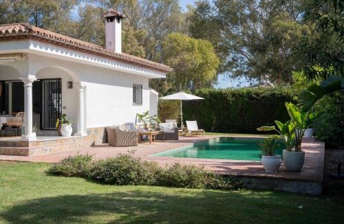 El Paraiso House | Villa Bianca Elegant 4BR Beachside Villa Near Golf, Restaurants & Puerto Banús