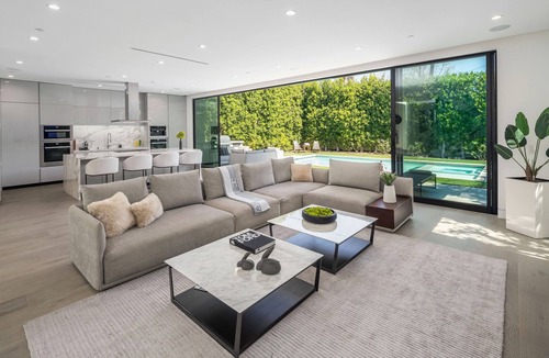 Beverly Hills Villa | Villa Bond by LuxJB 🏆 Resort Style Service