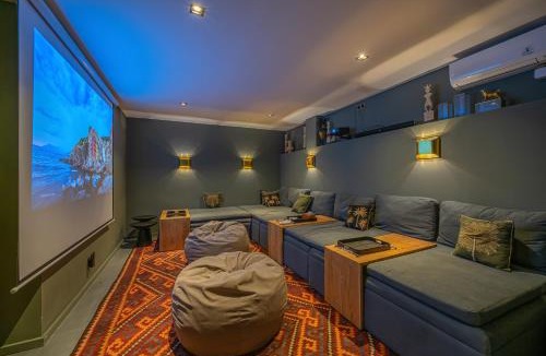 Batubelig Villa | Villa Bull House Amazing 6 bedrooms contemporary villa in Seminyak