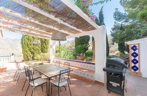 Torrox Villa | Villa 'Casa Chatsee' with Mountain View, Wi-Fi and Air Conditioning