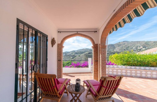 Canillas de Albaida Villa | Villa 'Casa Dini' with Mountain View, Wi-Fi and Air Conditioning