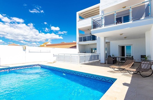 Almayate Bajo Villa | Villa 'Casa Flores 047' with Sea Views, Wi-Fi and Air Conditioning