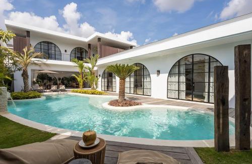 Berawa Villa | Villa Cebossa by Optimum Bali Walk to Beach - Finn's Canggu