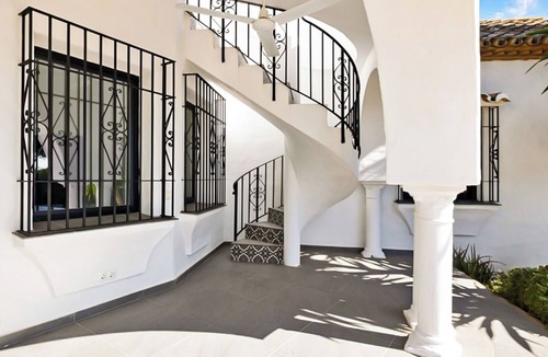 Urbanizacion Hacienda las Chapas Villa | Villa Cisne - Five Bedroom Villa, Sleeps 10