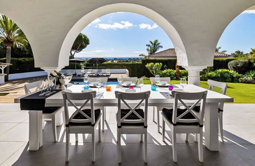 Urbanizacion Hacienda las Chapas Villa | Villa Cisne - Five Bedroom Villa, Sleeps 10