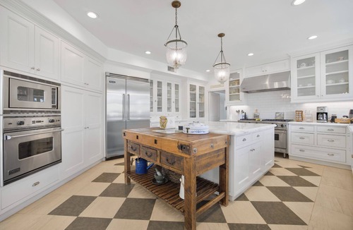 Tarzana Villa | Villa Clarinda- Architect-Designed Dream Estate with Theater, & Outdoor Oasis