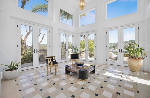 Tarzana Villa | Villa Clarinda- Architect-Designed Dream Estate with Theater, & Outdoor Oasis