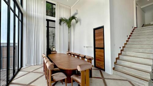 Batu Bolong Villa | Villa Daya Canggu - 5 Mins to Beach, Rooftop Cinema and Private Cook