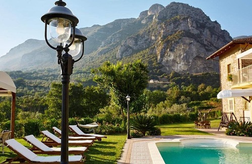 Giungano House | Villa Giuncalia C: A welcoming apartment surrounded by the greenery, with Free WI-FI.