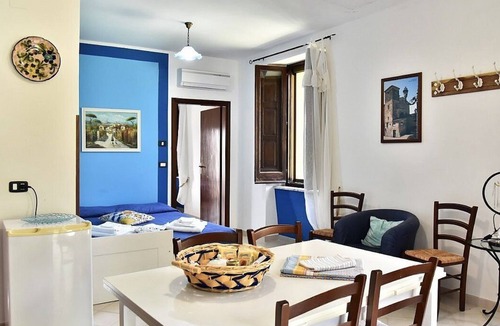Giungano Villa | Villa Giuncalia Grande: A welcoming two-story age-old farm house surrounded by the greenery, with Free WI-FI.