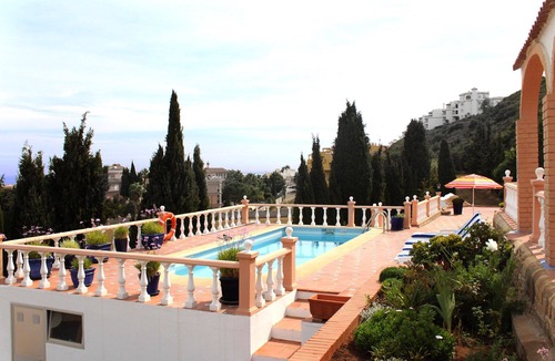Puerto de la Duquesa Villa | Villa in a beautiful country-garden, seaviews. Heated private pool, A/Cs, WiFi.