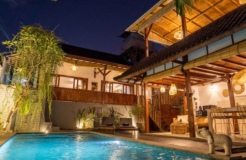Tumbak Bayuh Villa | Villa Innerbloom stylish 2 BR with large pool and garden