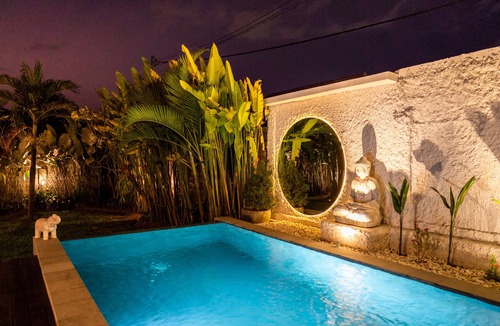 Tumbak Bayuh Villa | Villa Innerbloom stylish 2 BR with large pool and garden
