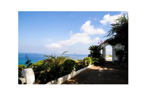 Casamicciola Terme Villa | Villa la Prua: A Terrace by the Sea with Pool and Historic Charm