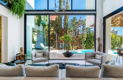 Golden Mile Villa | Villa Los Elementos - Four Bedroom Villa, Sleeps 10