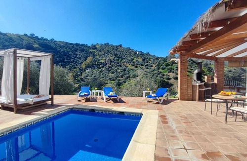 Comares Villa | Villa Los Pinos,10 people, HEATED POOL, WIFI, A/C, Petfriendly, magnificent view