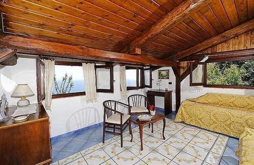 Pogerola Villa | Villa Madreluna: A spacious three-story villa located on the high coast in front of the sea, with Free WI-FI.