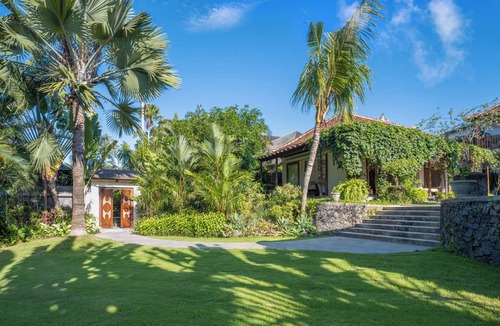 Munggu Villa | Villa Mandalay Dua | Seseh 4BR Villa — Pool, Rice-View & Staff
