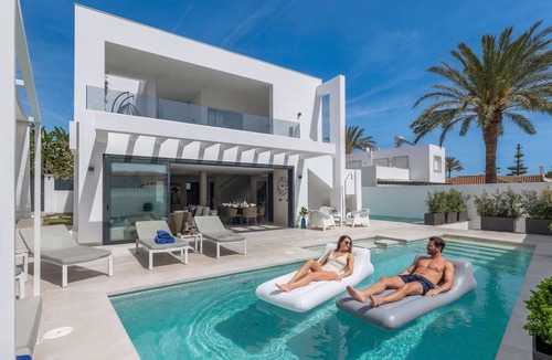 Carib Playa Villa | Villa Marbesa White Pearl