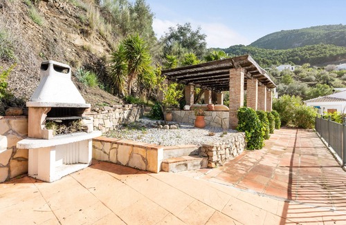 Alcaucin Villa | Villa 'Mirador' with Lake View, Wi-Fi and Air Conditioning