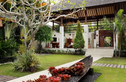 Batu Bolong Villa | Villa Nelayan by Nakula