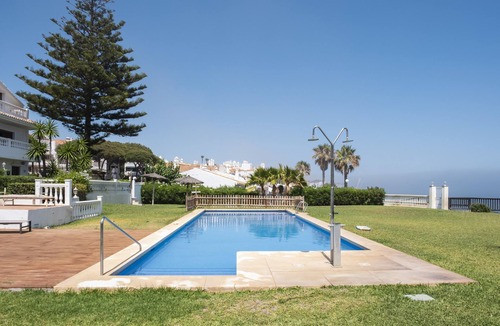 Sitio de Calahonda Villa | Villa Playa - Spacious 5 Bedroom Beachside Villa in Mijas Costa with Pool & AC
