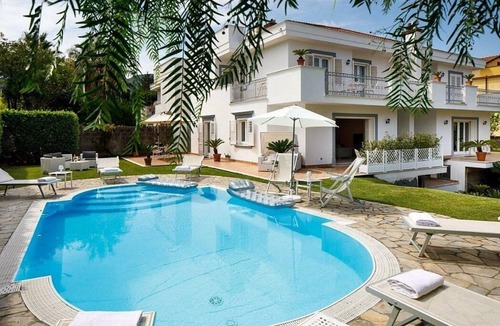 Sant'Agnello Villa | Villa Pulcra: An elegant three-story villa situated a few minutes from the town center, with Free WI-FI.