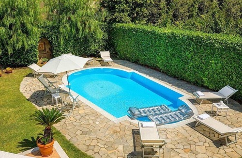 Sant'Agnello Villa | Villa Pulcra: An elegant three-story villa situated a few minutes from the town center, with Free WI-FI.