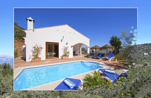 Comares Villa | Villa Roble – Magnificent Villa for 8 People, HEATED POOL & Pet Friendly