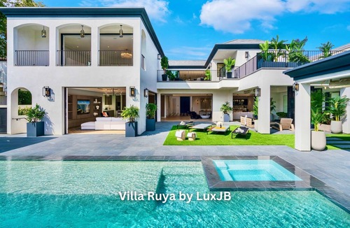 The Flats Villa | Villa Ruya by LuxJB 🏆 Beverly Hills Mansion with Resort-Style Service