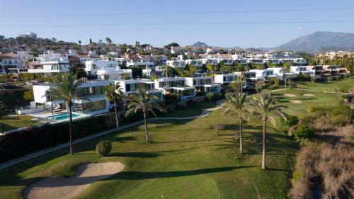 El Paraiso Villa | Villa Sandie Front Golf Cinema Room Sauna Jacuzzi Kids Playground