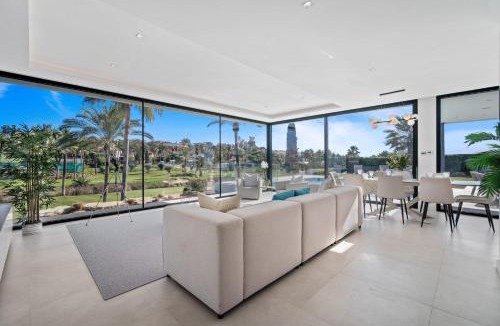 El Paraiso Villa | Villa Sandie Front Golf Cinema Room Sauna Jacuzzi Kids Playground