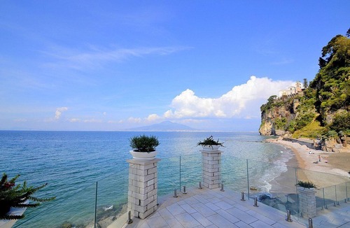 Vico Equense Villa | Villa Sirenea: A splendid and luminous three-story villa located right on the beach, with Free WI-FI.