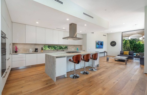 Beverly Hills Villa | Villa Stella by LuxJB 🏆 Family Friendly Villa Near Rodeo Drive 🏆 Heated Pool