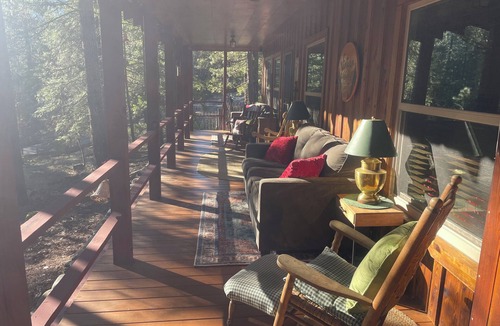 Coffee Creek Cabin | Vintage Pines Cabin- A nostalgic peaceful retreat with modern amenities.