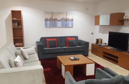 Pedregalejo Apartment | Vivienda amplia y cómoda hasta 10 huéspedes.