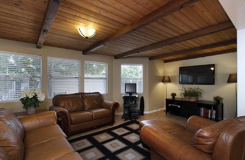 Hermosa Village House | Walk to Disneyland + Pool + Rockslide