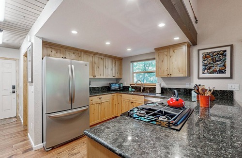 Twain Harte Cabin | Walk to Golf & Restaurants: Serene Twain Harte Gem