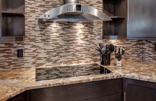 Tahoe Village Cabin | Walk to Stagecoach Lift - 5BR Luxury Ski Cabin - Private Hot Tub - 3 Fireplaces