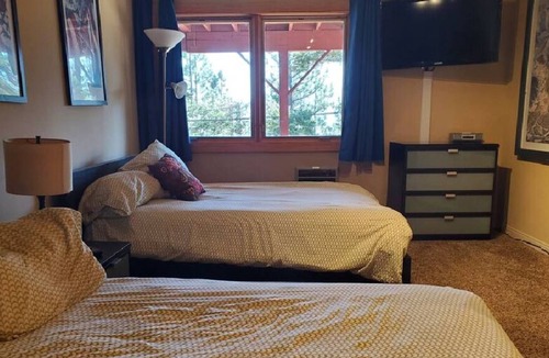 Mammoth Lakes Villa | Walking distance to the Village - Lakeview #9