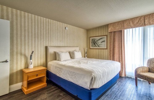 Fisherman's Wharf Hotel | Waterfront 2 Bedroom Suite with Large Wrap Around Deck-View of SF Bay