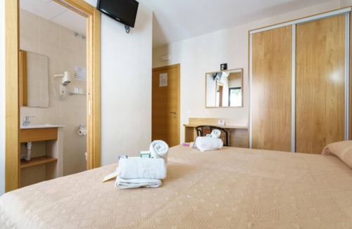 Fuengirola Hostel | Welcome to Hostal Costabella!