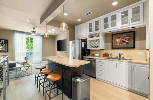 Sacramento House | Welcome to the Capital! 2 Bed 2 Bathroom, Loft-style townhome in West Sacramento