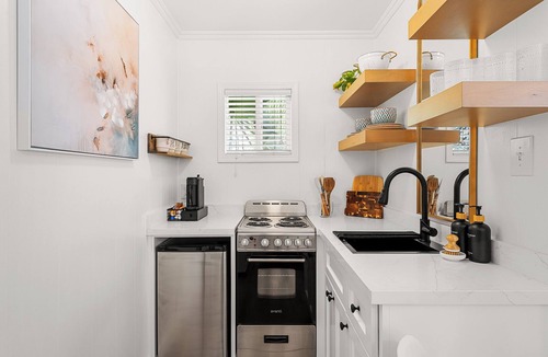 South Redlands House | Welcome to this cozy, stylish escape- private guesthouse in beautiful Redlands