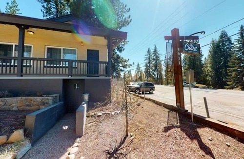 Kings Beach House | Welcoming hotel with lakeview, golf, skiing, WiFi, & Netflix