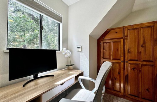 Pollock Pines House | Whispering Pines: Garage Parking & Game Room