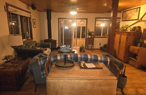 Salyer House | Whole house, tranquil Riverside Retreat in the Trinity Alps